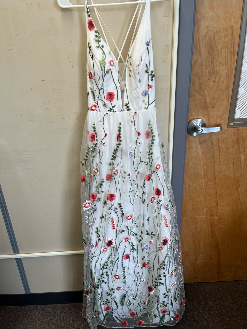 White Floral Embroidered V-Neck Maxi Dress size 7